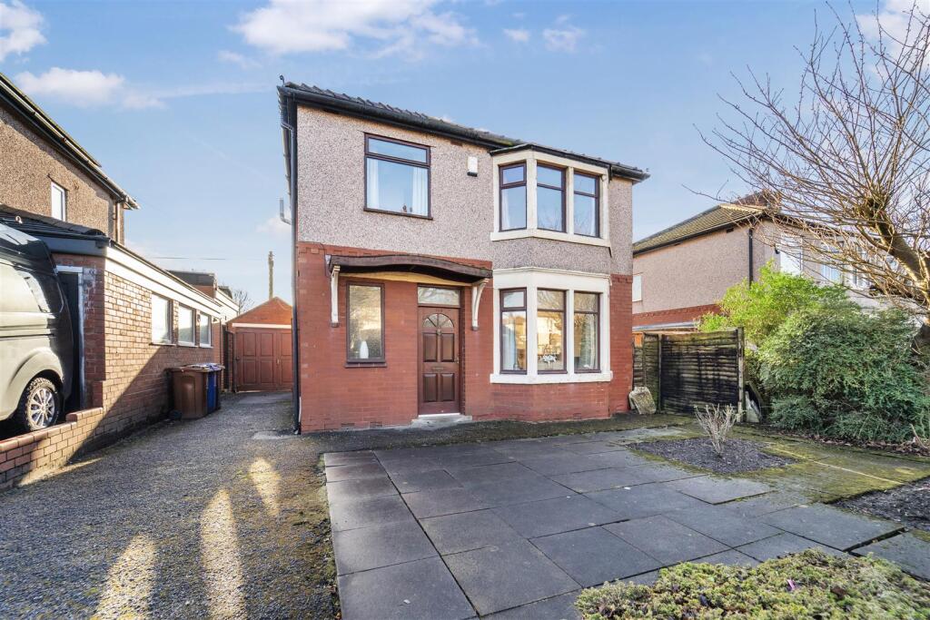 3-bed detached on Queens Road West, Accrington, £185,000