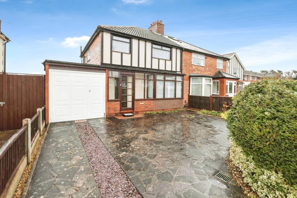 Main image of property: The Crest, Birmingham, West Midlands, B31