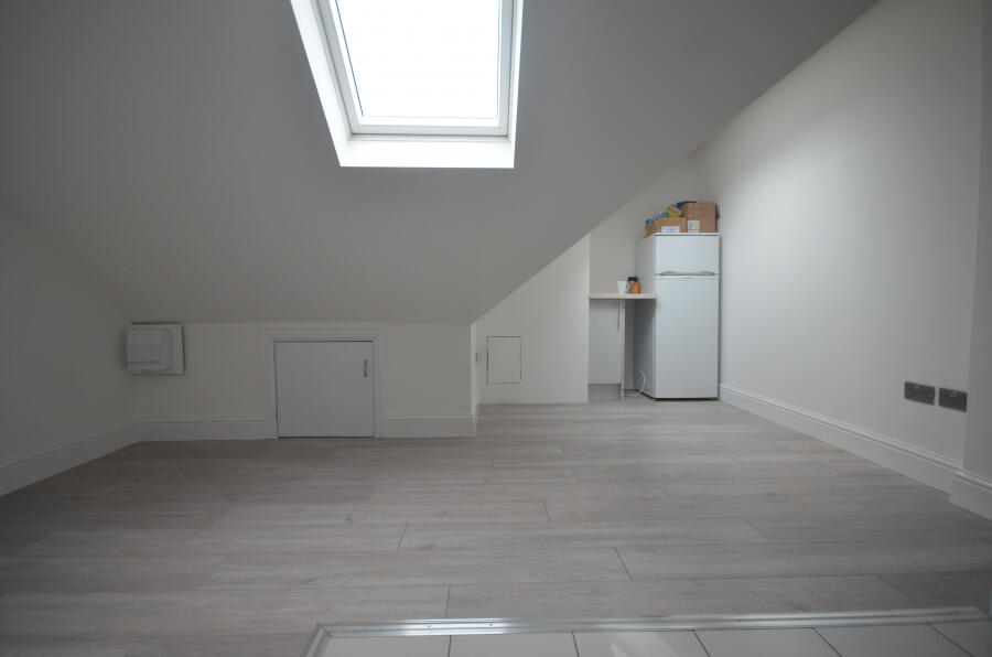 Apartment in Ilford - View 5