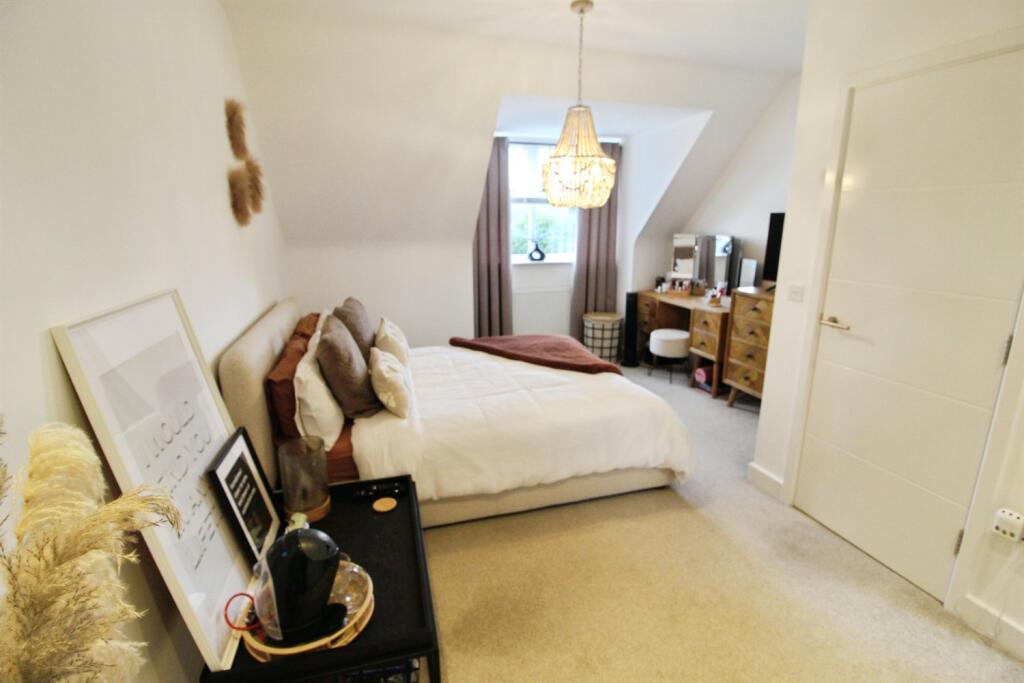 House in Wakefield, West Yorkshire - More