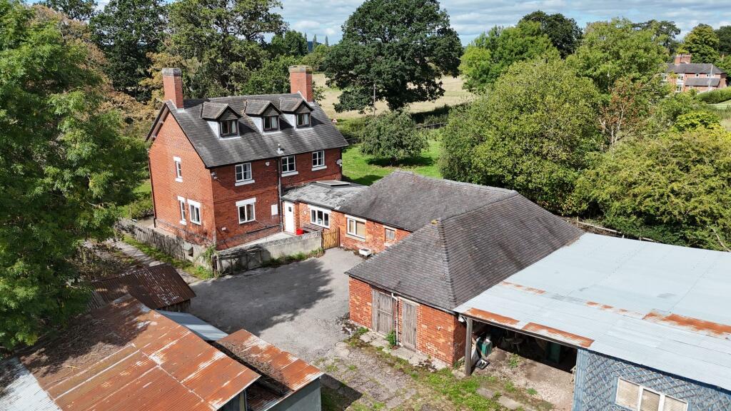 House in Stoke-on-Trent - View 4