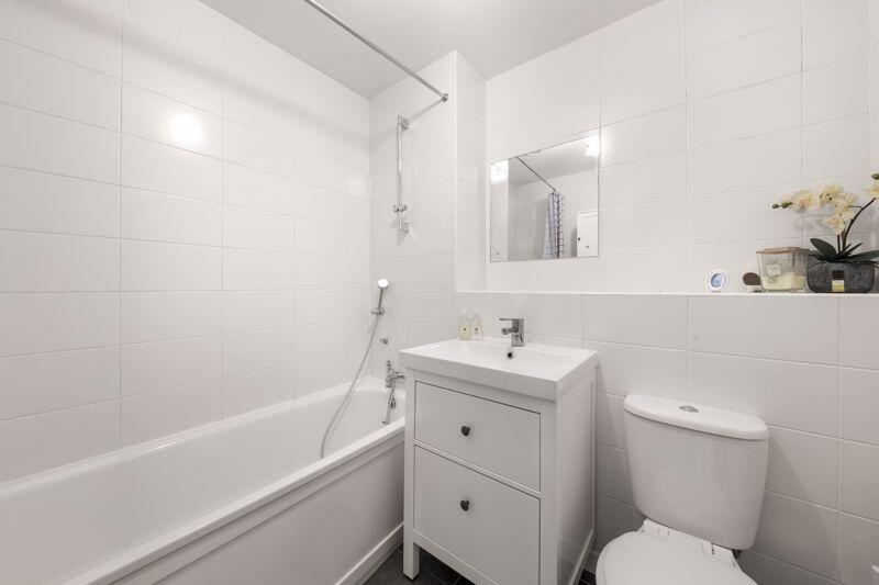 Apartment in Southall - More