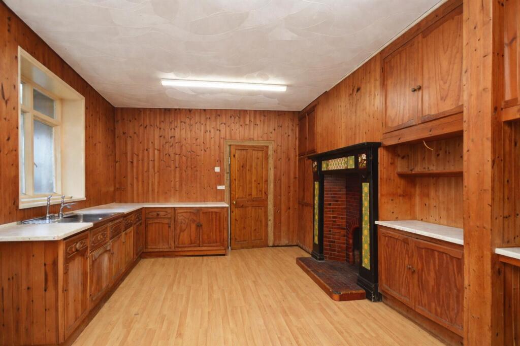 Modernisation Required * Wroxall photo 3