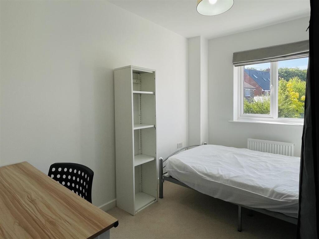 6 bedroom town house for rent