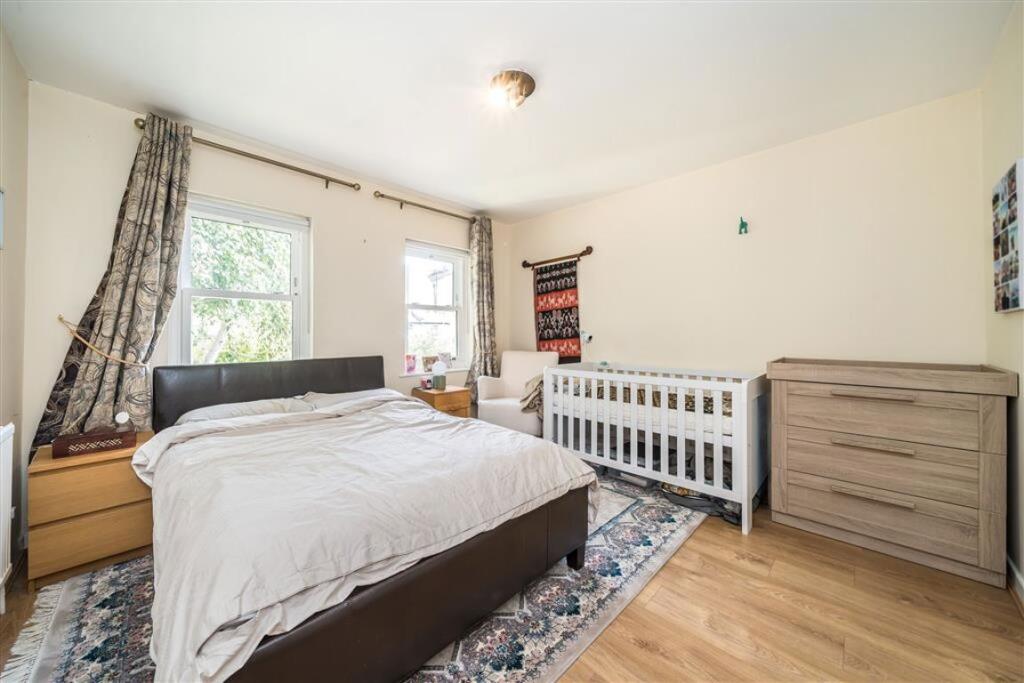 House in London - View 5