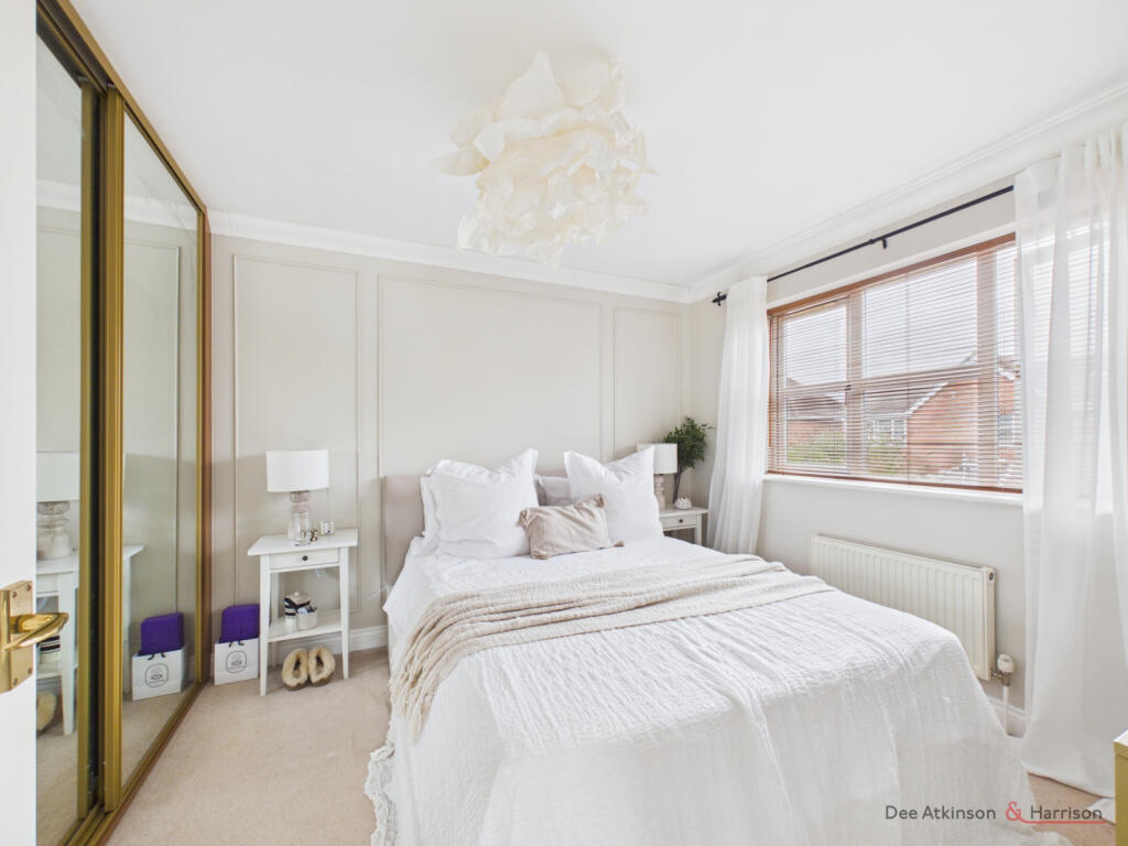 House in Hull - View 5
