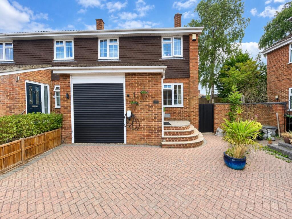Main image of property: Oakleigh Close, Walderslade, ME5