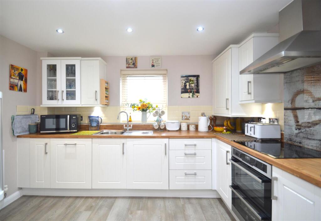 St. Wilfred Drive, East Cowes photo 2