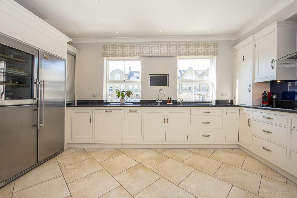 House in Kingston upon Thames - View 4