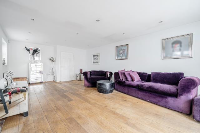 House in Maidenhead, Windsor and Maidenhead - More