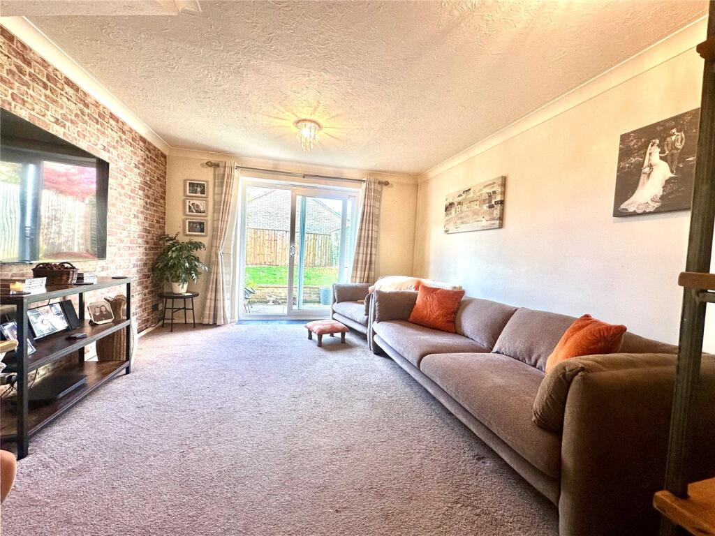 Wilkins Close, Upper Stratton, Swindon, SN2 photo 2