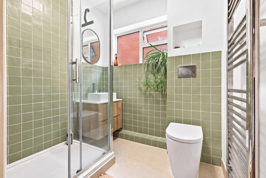 Apartment in Southend-on-Sea - More