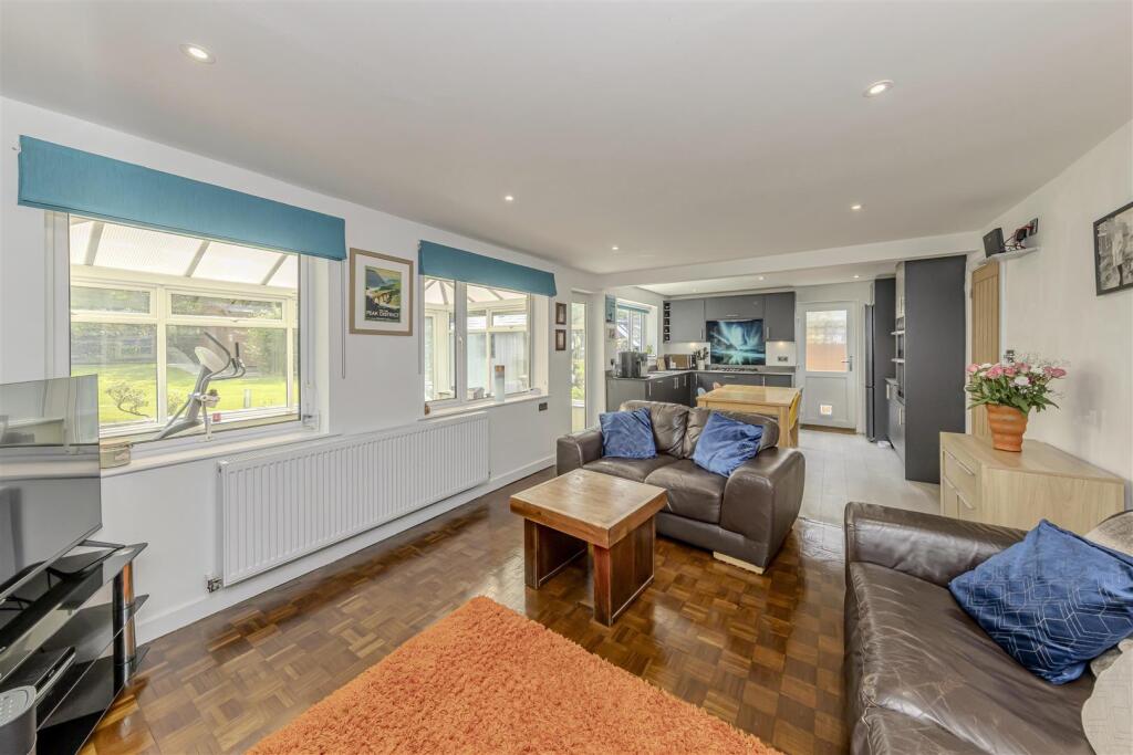House in High Peak, Buxton - View 4