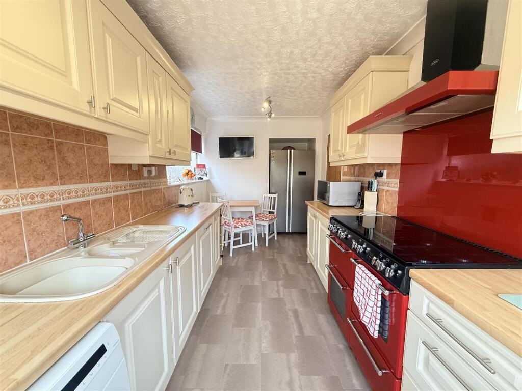 House in Dudley, West Midlands - More