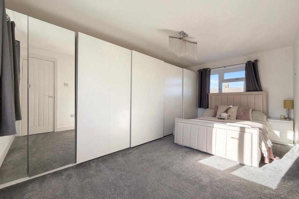 House in Gillingham, Medway - View 4