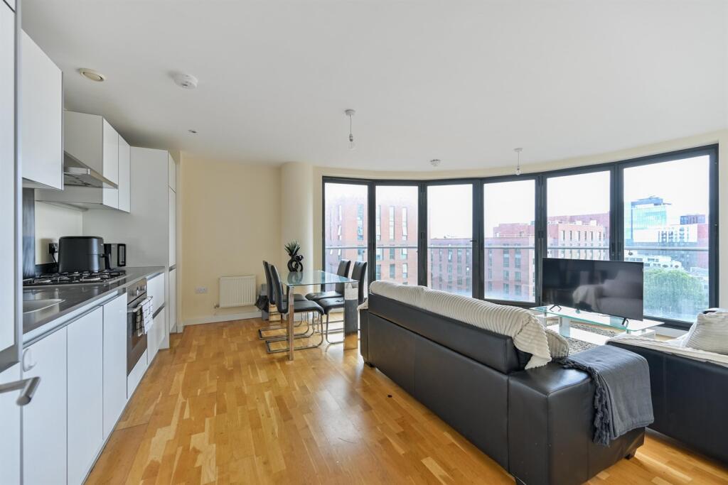 Apartment in Reading - View 3