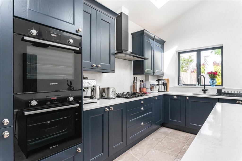 House in Bromley - View 5
