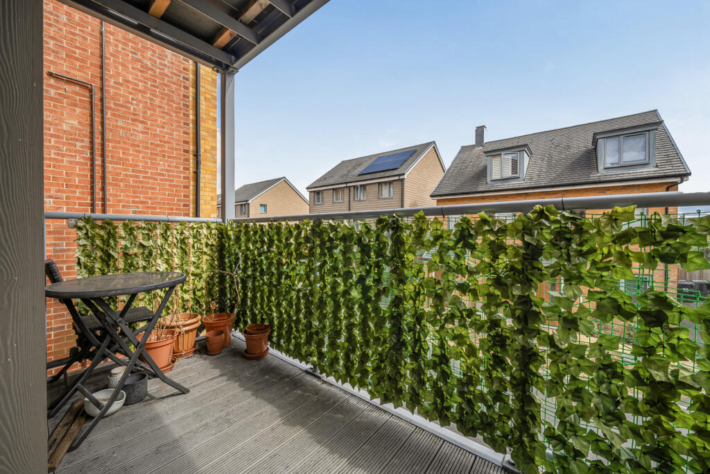 Apartment in Bromley - View 4
