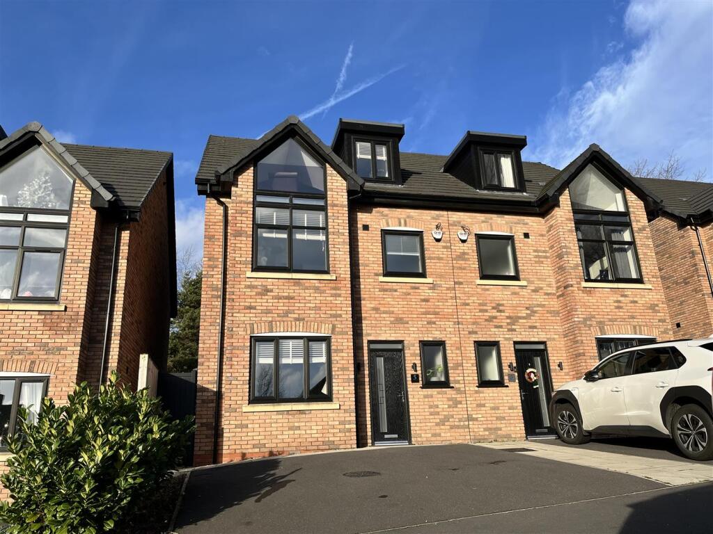 4-bed semi-detached on Kgn Sean Dawson Way, Stalybridge, £390,000