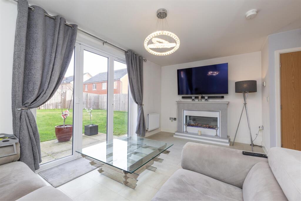 4, Littlewood Close photo 2