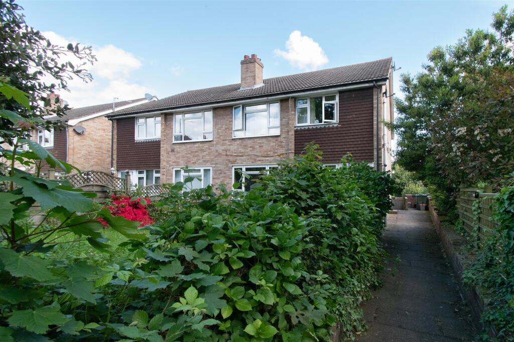 2-bed flat on Charles Road, St. Leonards-On-Sea, £160,000