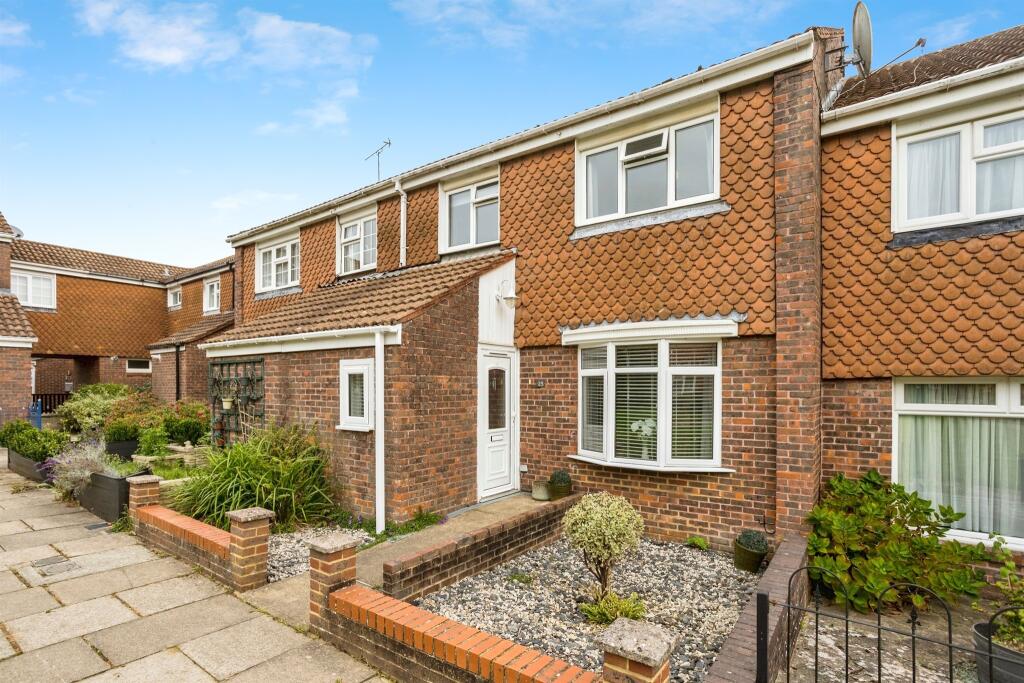 3-bed terraced on Berrymeade Walk, Ifield, Crawley, £375,000