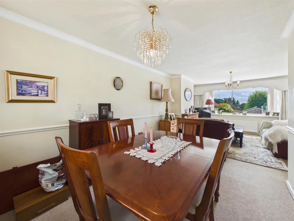 House in North East Derbyshire, Coal Aston, Dronfield - More