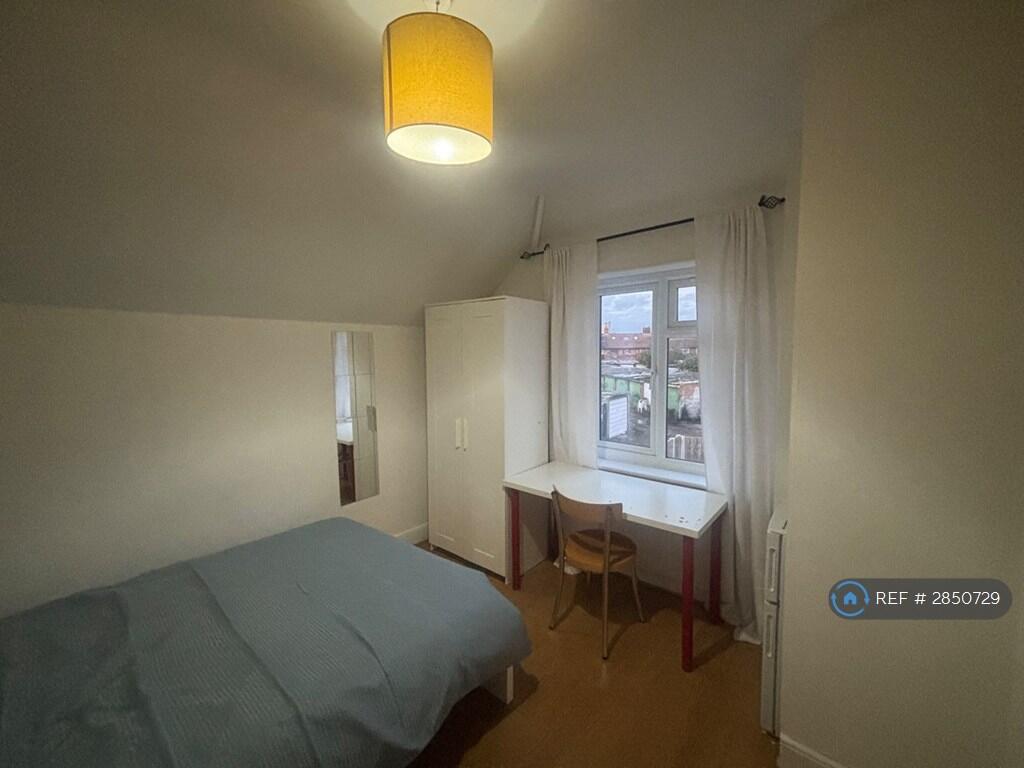 1 bedroom house share for rent
