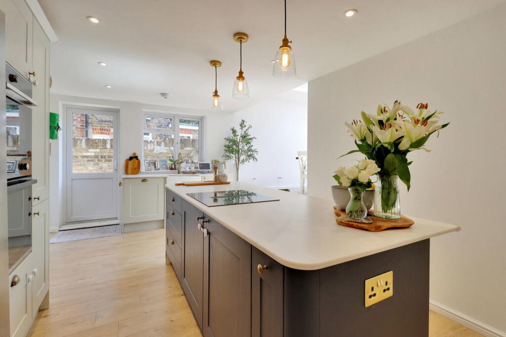 House in Dartford, Longfield and New Barn - View 5