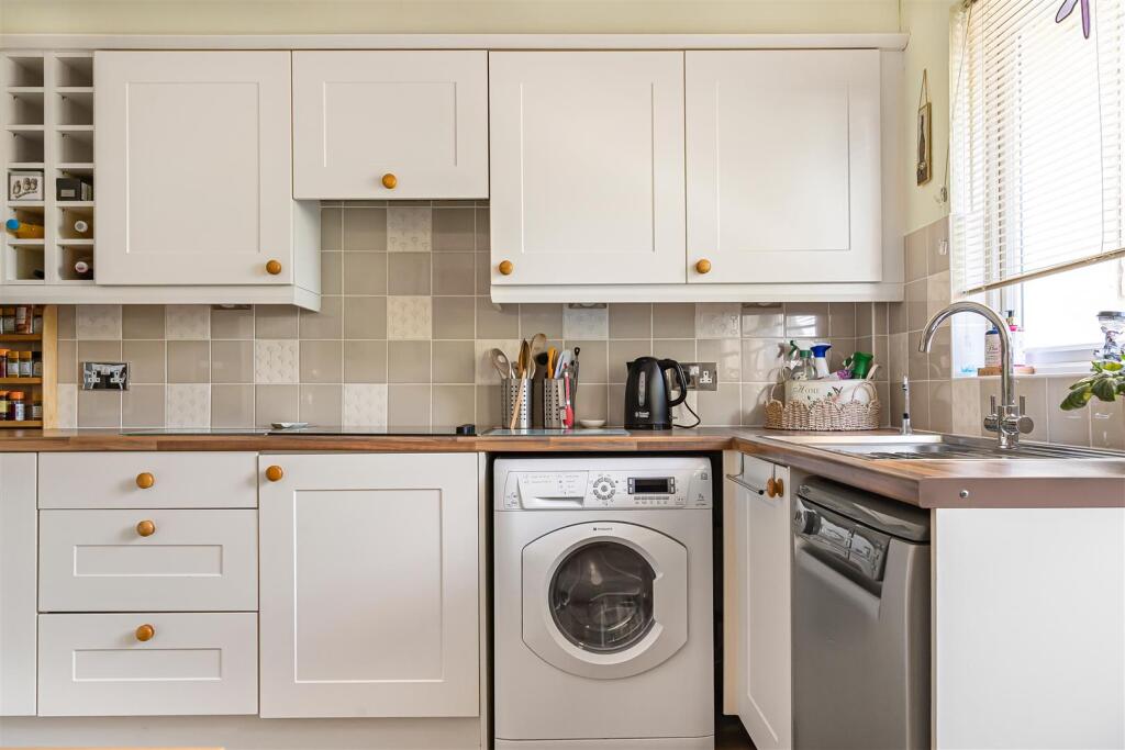 Rosefinch Close, Haverhill photo 4