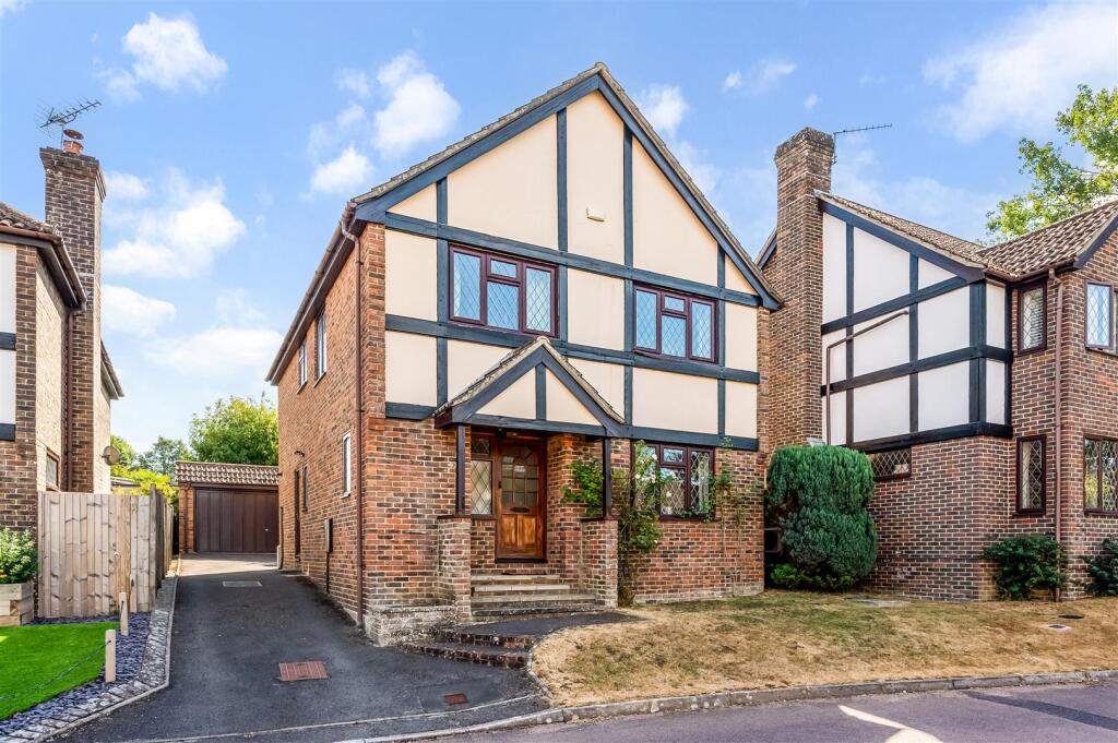 Main image of property: Oaks Coppice, Horndean