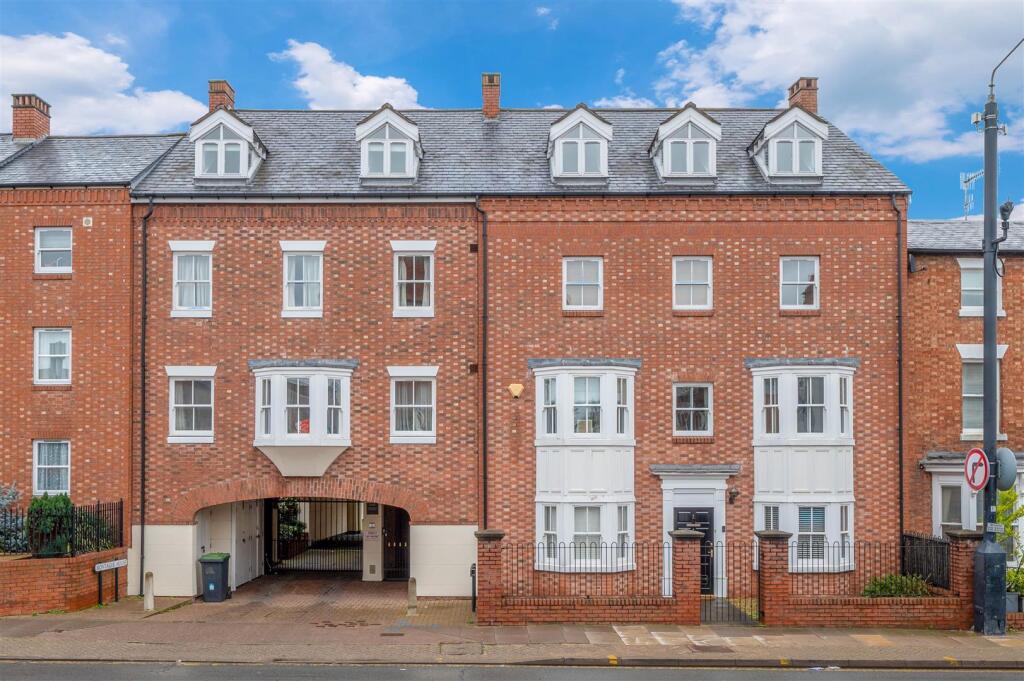 Main image of property: Montague House, Guild Street, Stratford-Upon-Avon