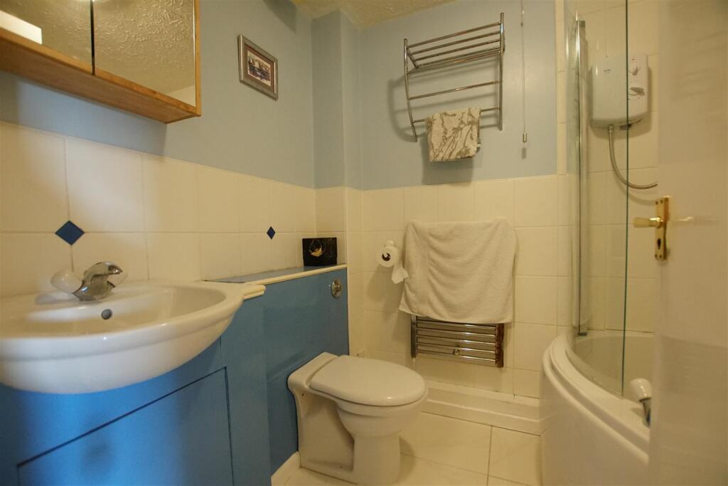 Apartment in Coventry - More