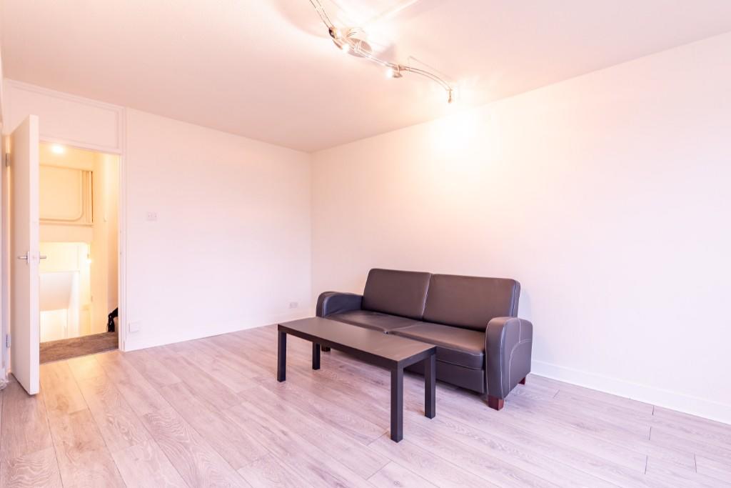 2 bedroom maisonette for rent