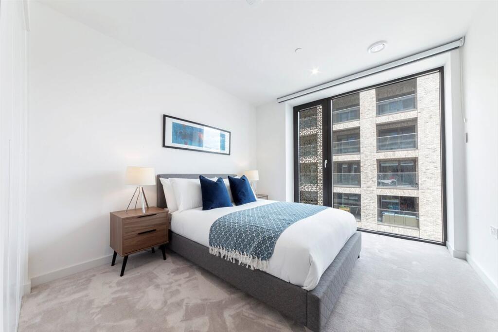 Clipper Street, Royal Wharf - More