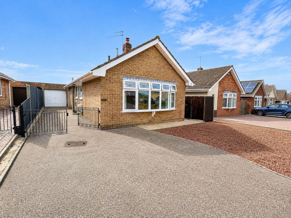 2-bed detached on Yew Tree Close, Bradwell, £275,000