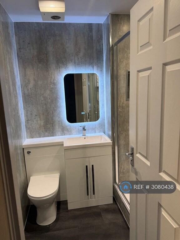 Apartment in Glasgow, South Lanarkshire - View 3