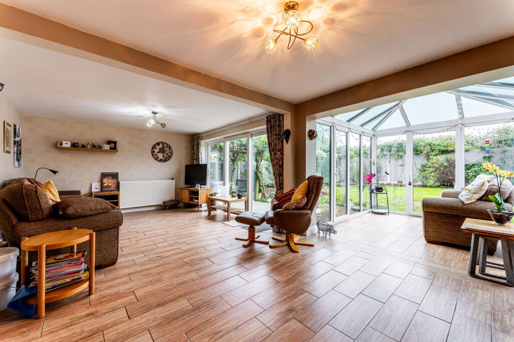 Vernons Place, Wolverhampton, Shareshill, WV10 7NA photo 3