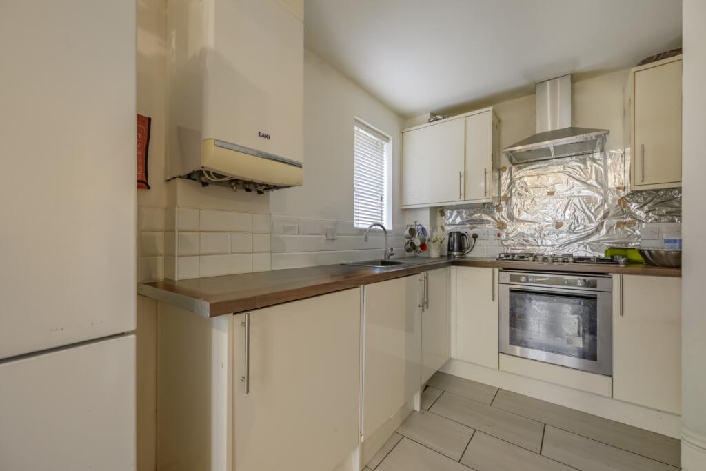 Flat 3 Franklin House, 3 Twickenham Close, SN3 photo 3
