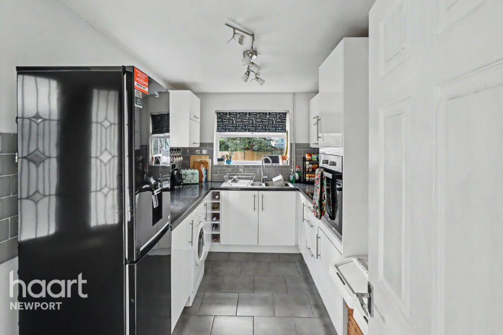 House in Newport - View 4