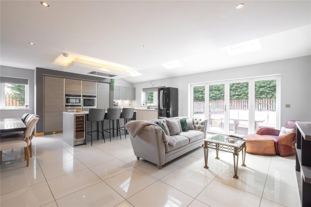 House in Huddersfield - View 2