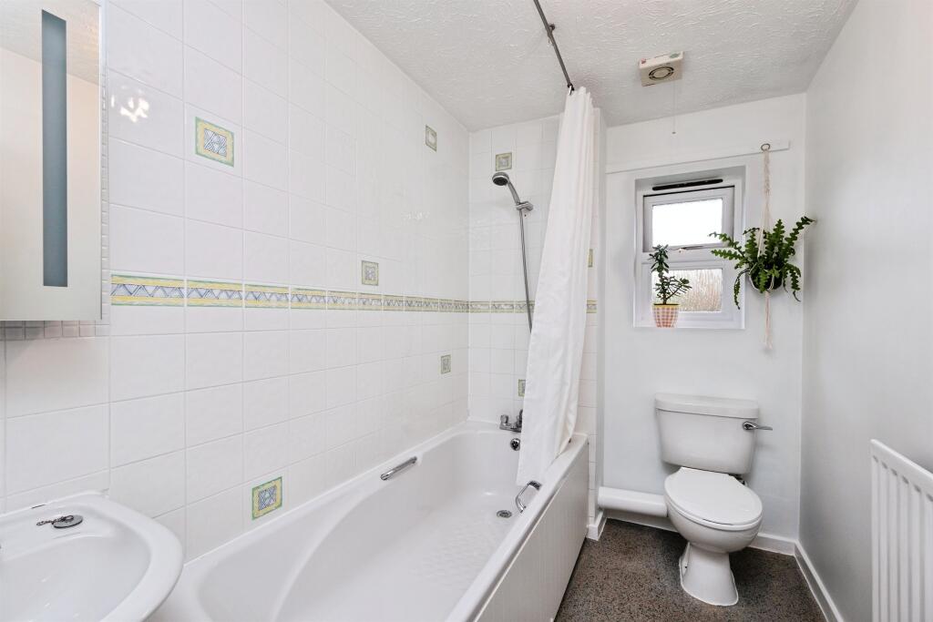 House in Milton Keynes, Monkston, Kents Hill, Monkston and Brinklow - More