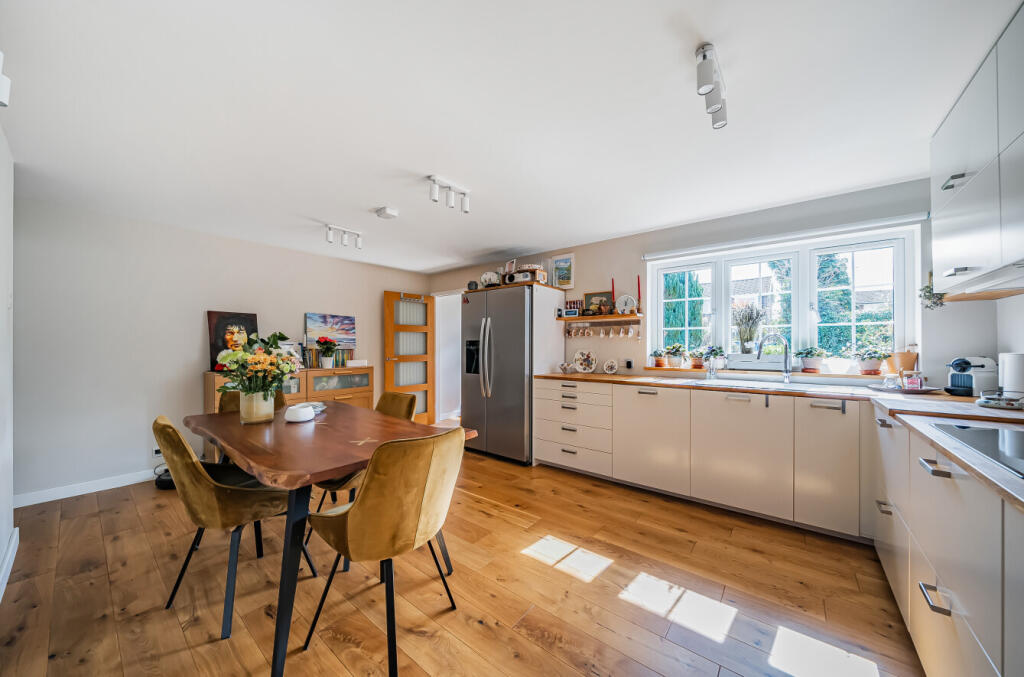 Goldsmiths Close, Woking, Surrey, GU21 - View 2