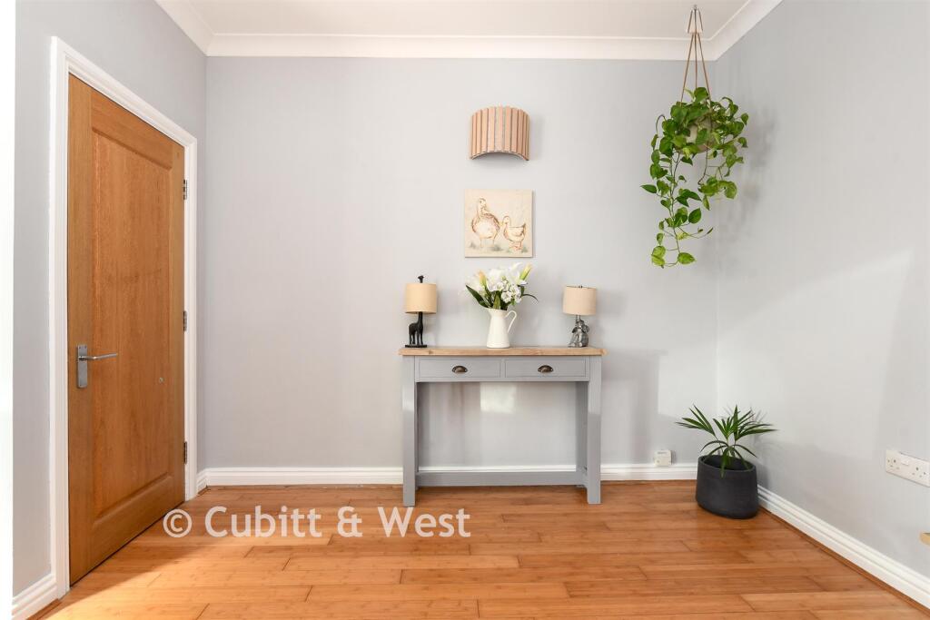 Apartment in Reigate and Banstead, Surrey - View 5
