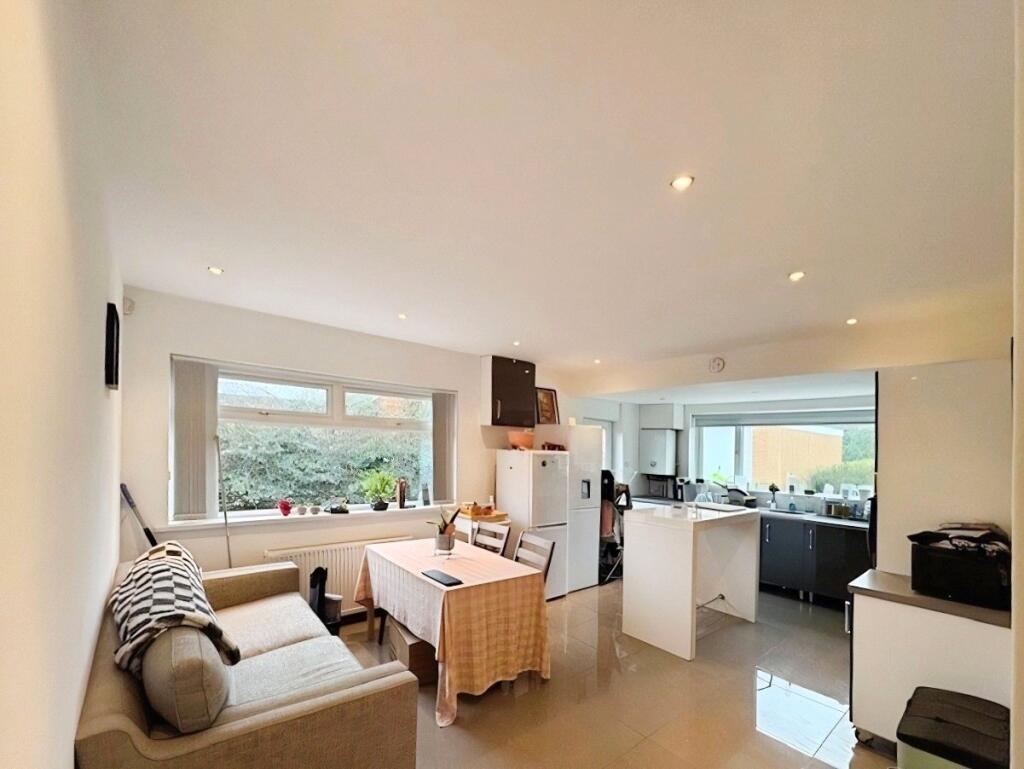 Park Drive, Sandiacre, Nottingham, Derbyshire, NG10 photo 2