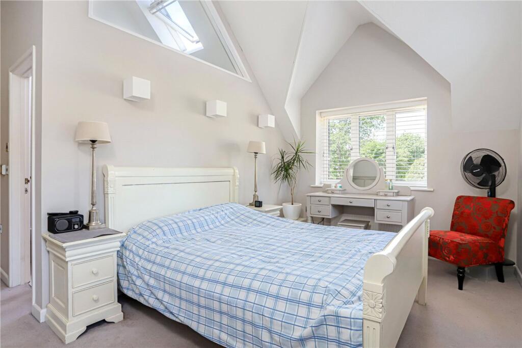 House in Waverley, Shortheath, Farnham - View 5