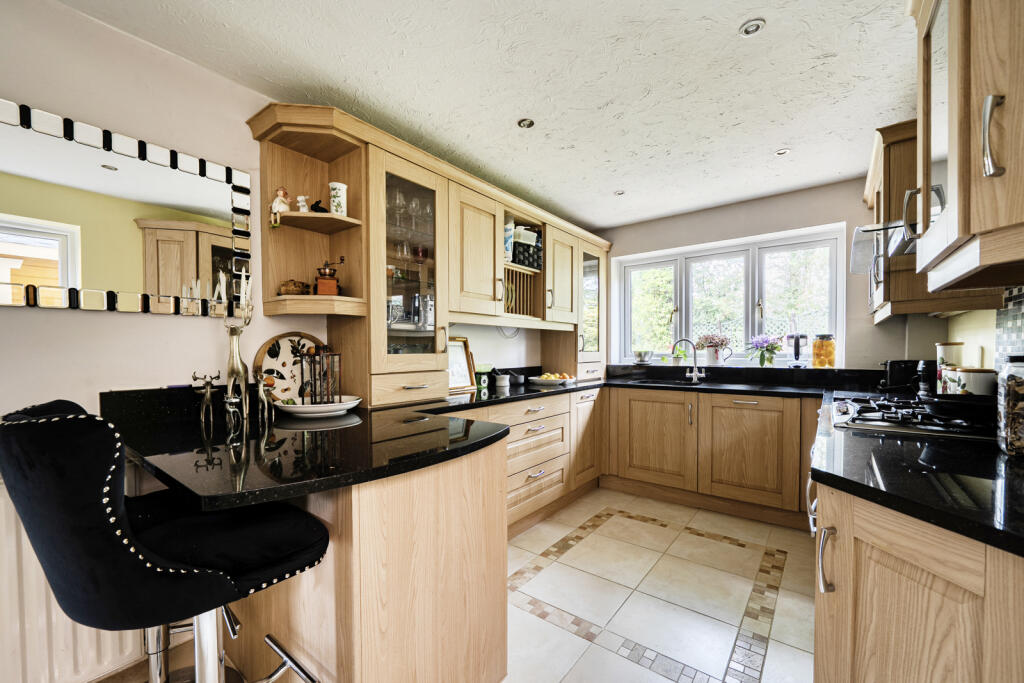 Woodberry Close, Chiddingfold, GU8 photo 4