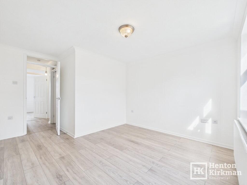 Apartment in Southend-on-Sea - View 4