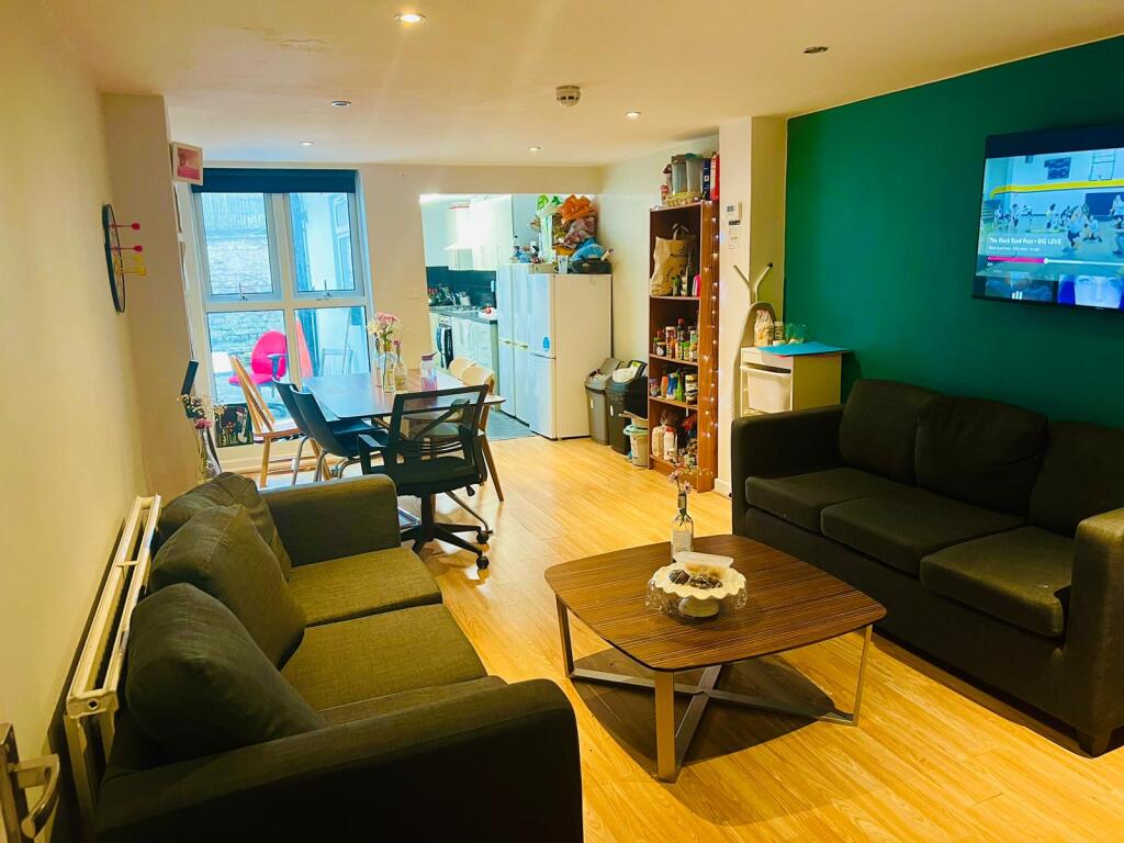 Main image of property: Large 6-Bed Student House Fredrick Grove / NG7 1SG