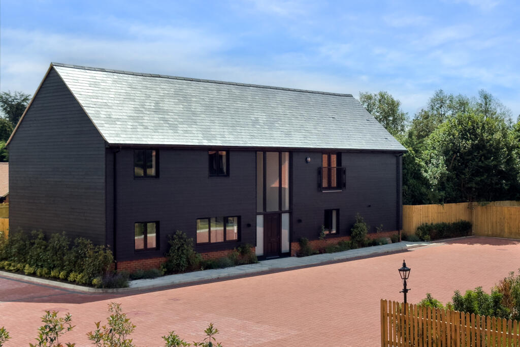 Main image of property: 4 Bedroom Luxury Detached House